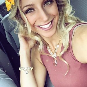 Meet your Posher, Deonna